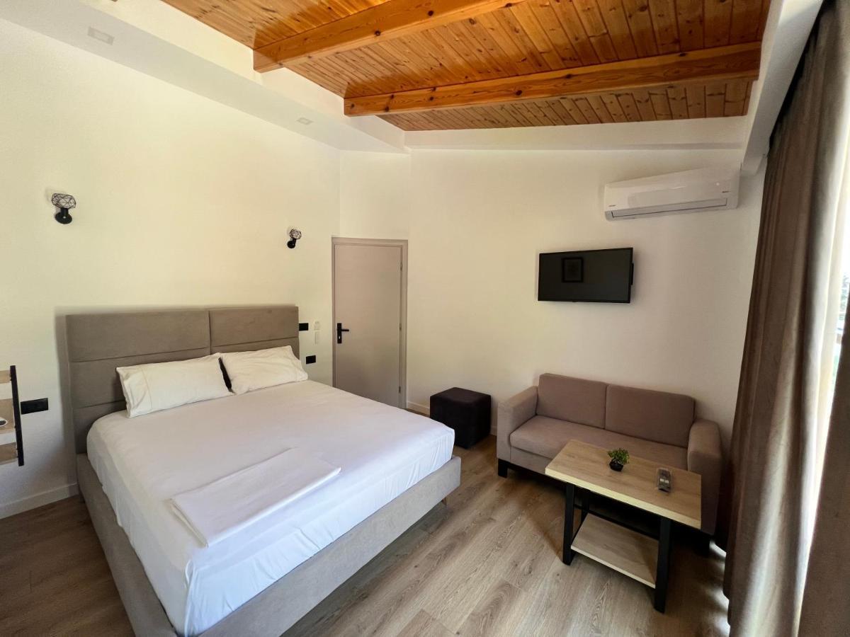 Ostria Hotel Sarandë Exterior foto