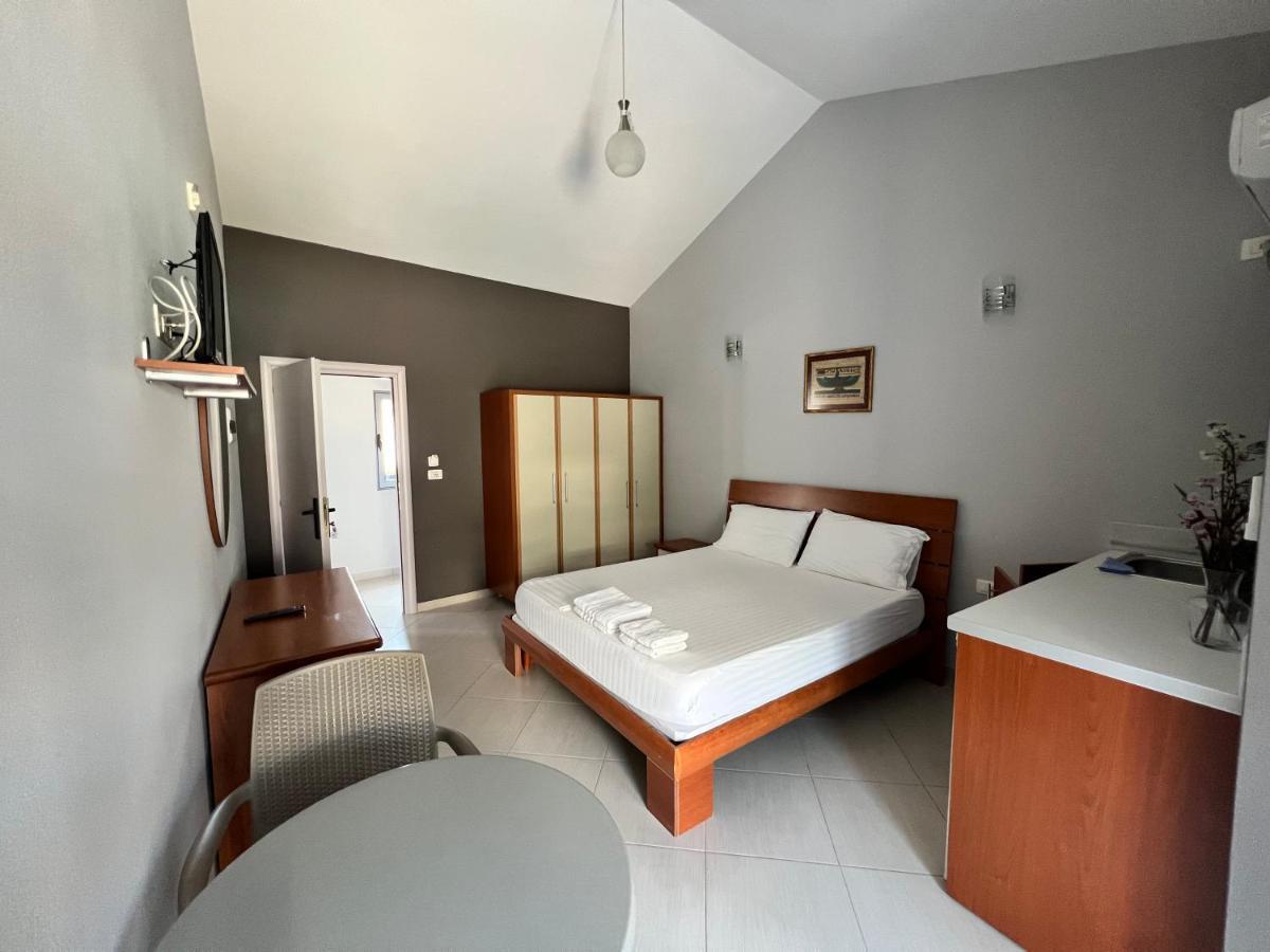 Ostria Hotel Sarandë Exterior foto