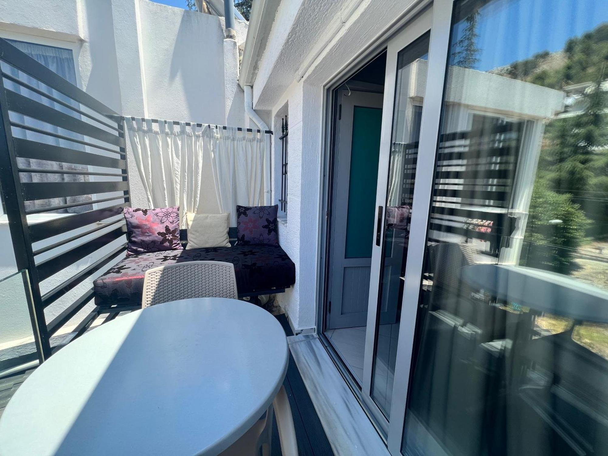 Ostria Hotel Sarandë Exterior foto