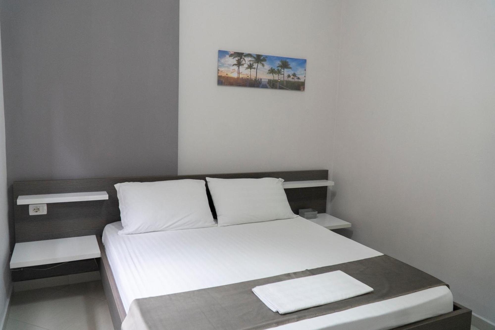 Ostria Hotel Sarandë Exterior foto